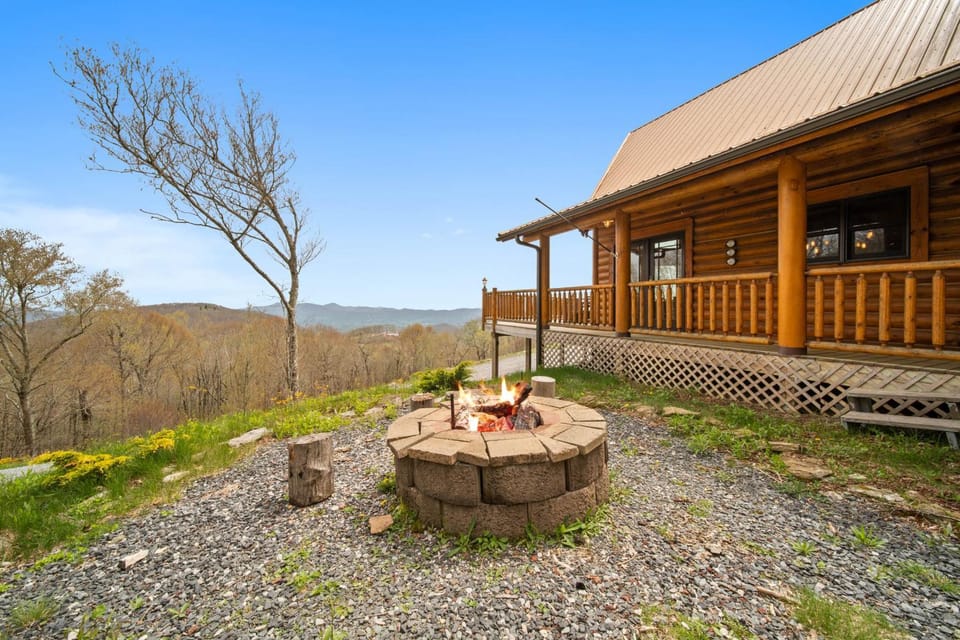 Sky Rock Lodge House in Beech Mountain