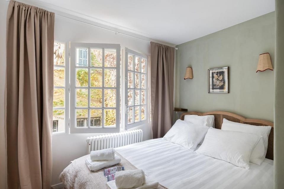 Parisian duplex in Marais with sauna Apartment in Paris