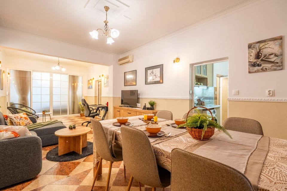 TV and multimedia, Living room, Dining area