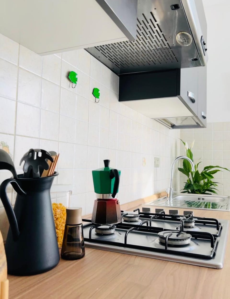 Kitchen or kitchenette, Internal: Not applicable to any particular room
