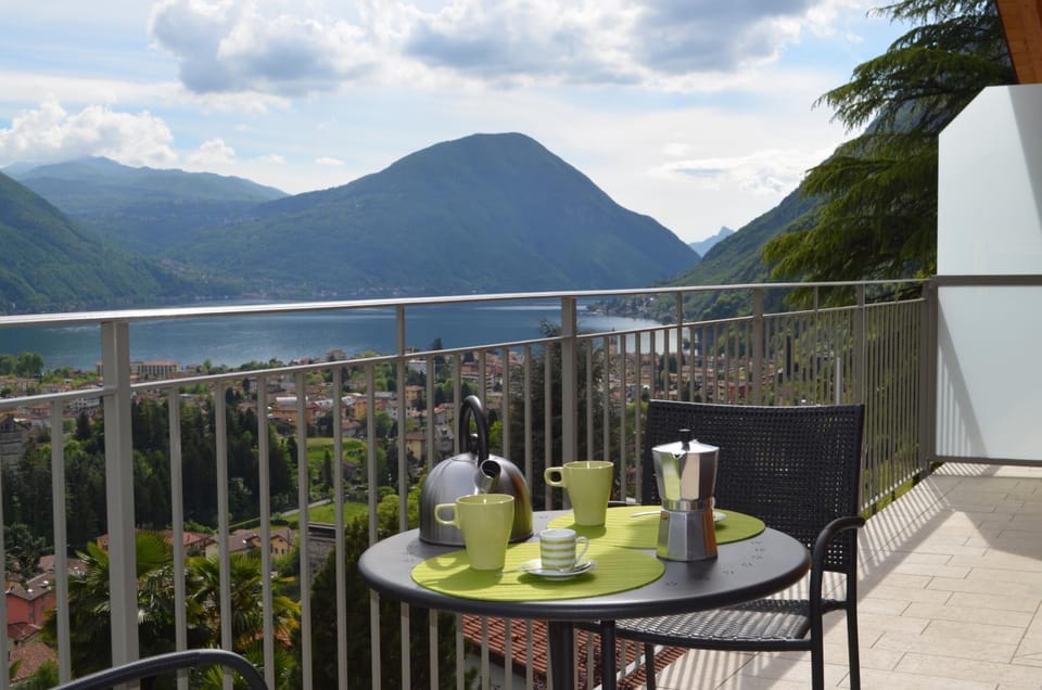 Balcony/Terrace, City view, Lake view, Mountain view