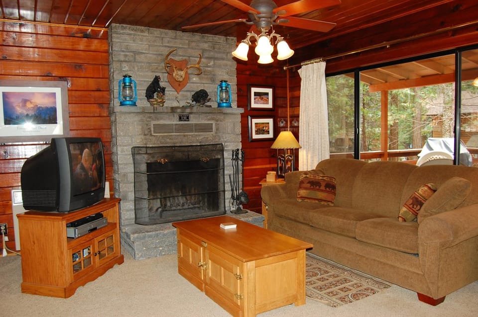 Cubby's Den House in Sierra Nevada