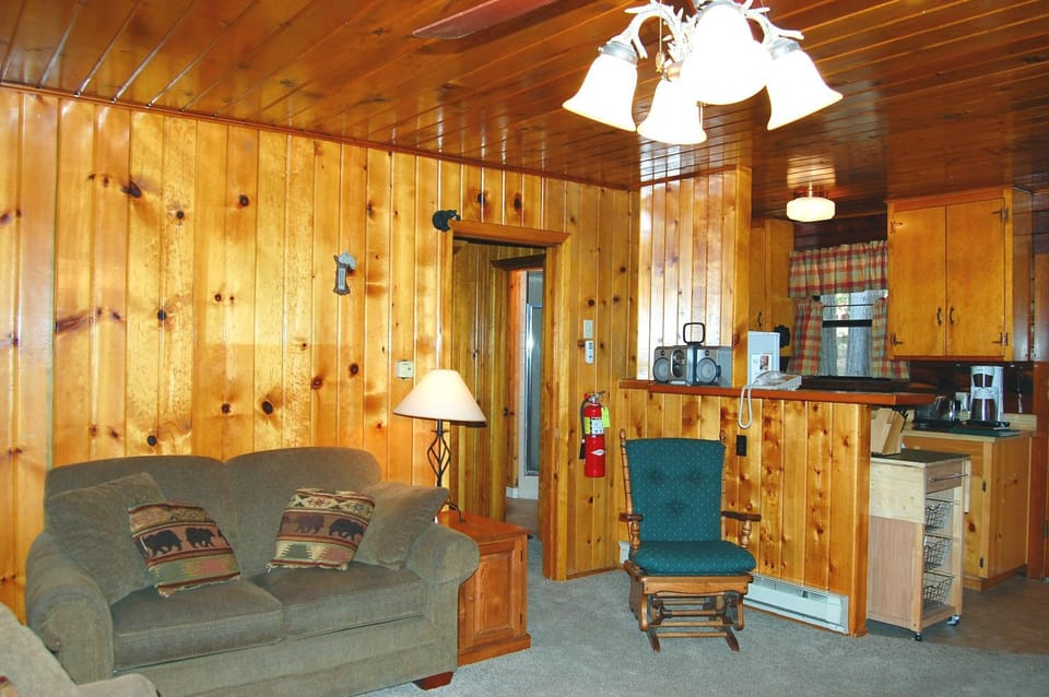 Cubby's Den House in Sierra Nevada