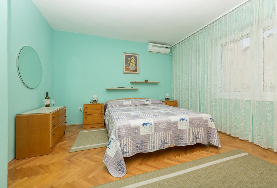 Bed, Photo of the whole room, Bedroom, air conditioner