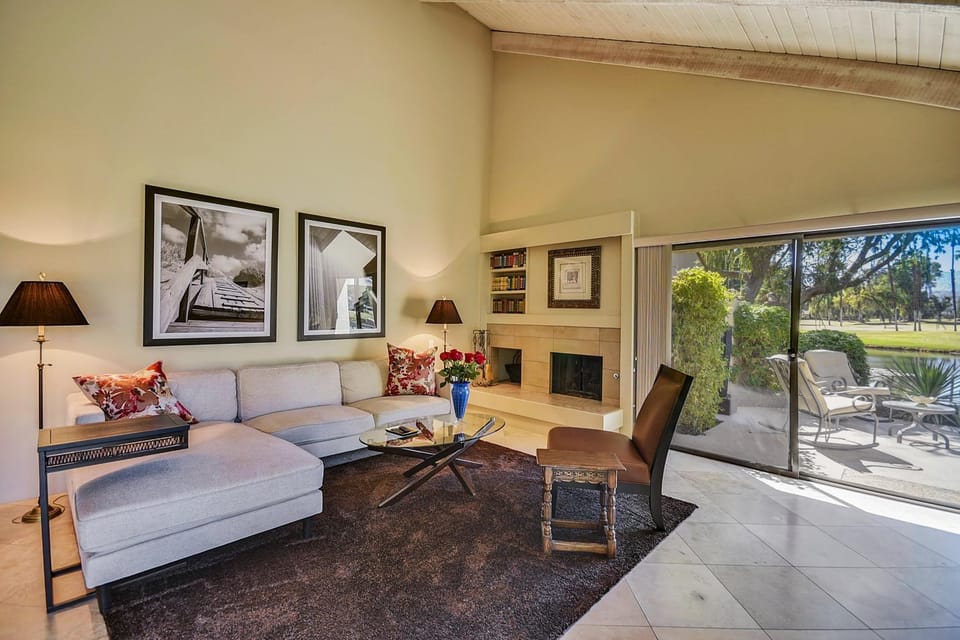 Elegant Lakeside Villa House in Rancho Mirage
