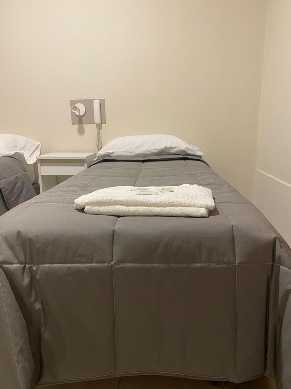 Bed, towels
