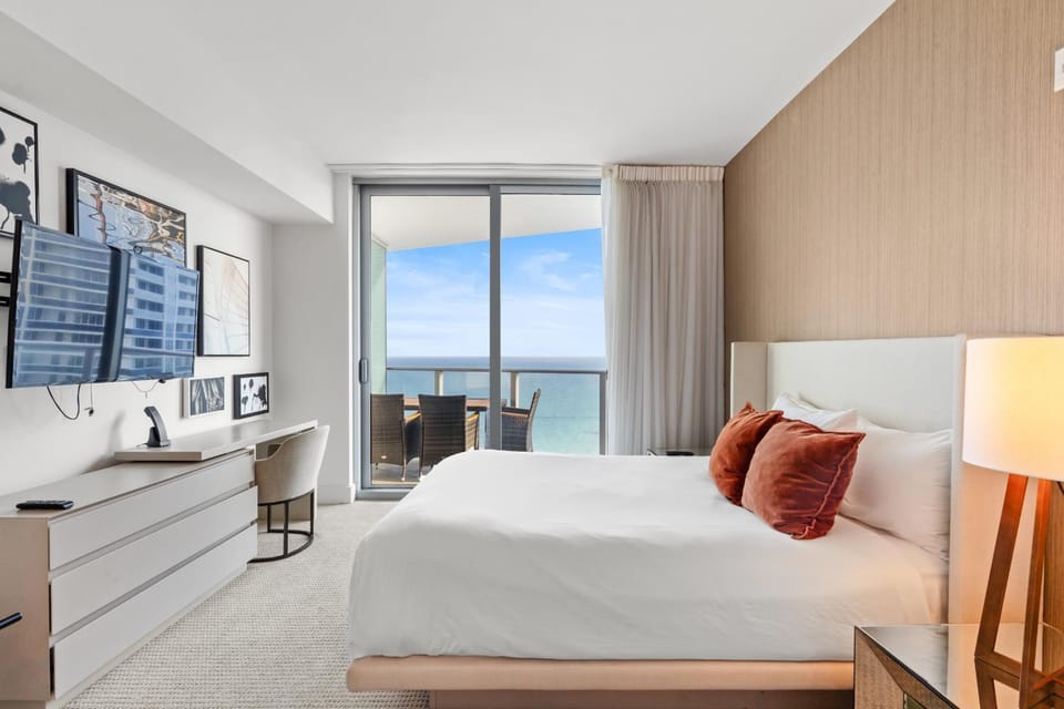 Bed, Natural landscape, Photo of the whole room, Seating area, Bedroom, Sea view