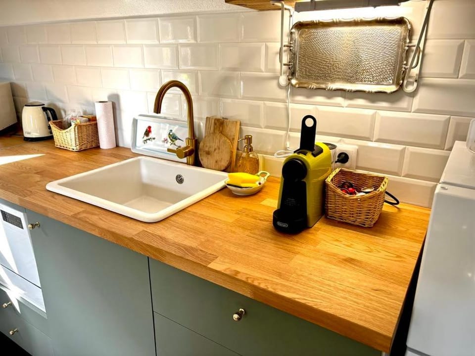 Coffee/tea facilities, Kitchen or kitchenette