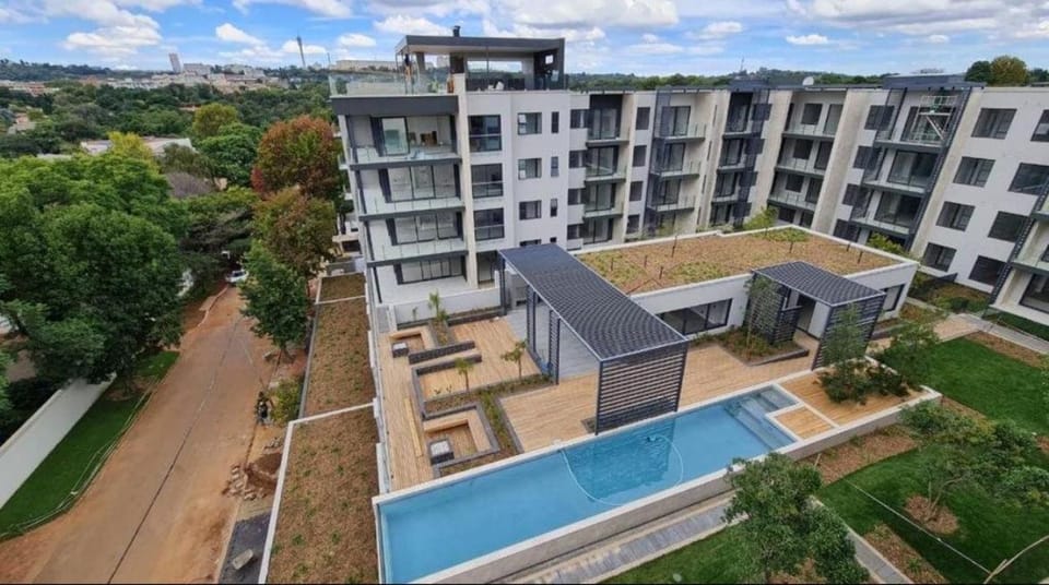 The Tree Tops Modern Days Home Apartment in Johannesburg