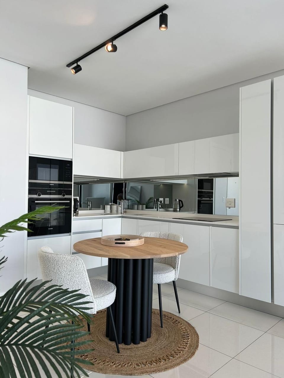 The Tree Tops Modern Days Home Apartment in Johannesburg
