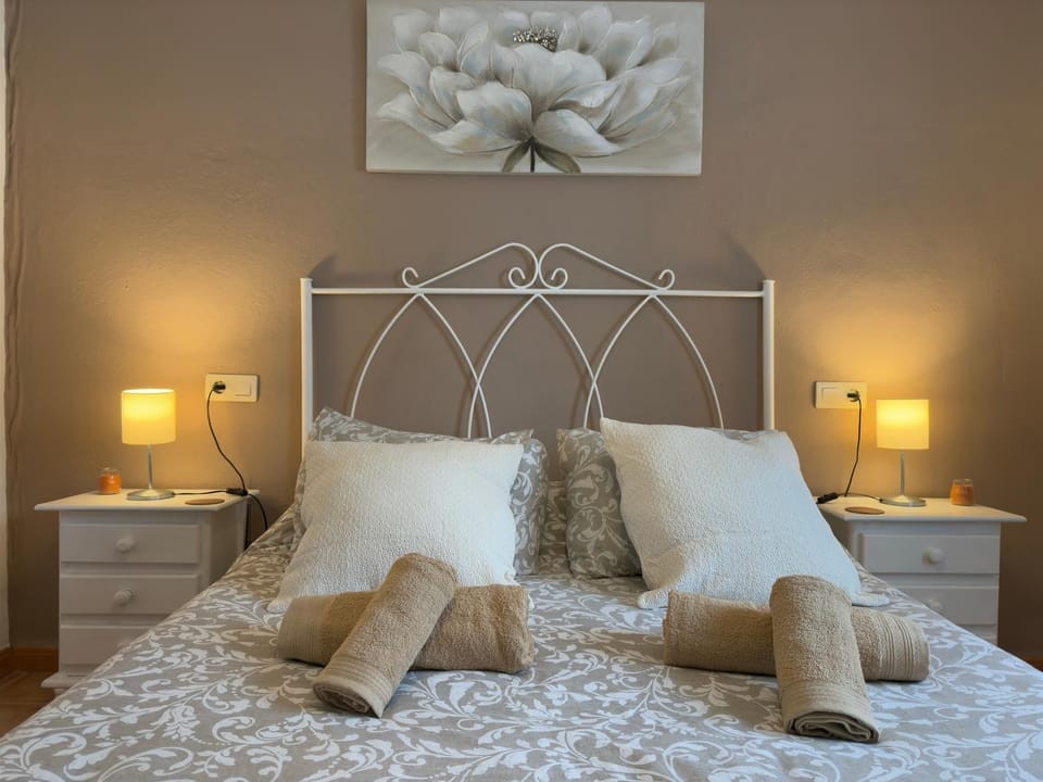 Bed, Bedroom