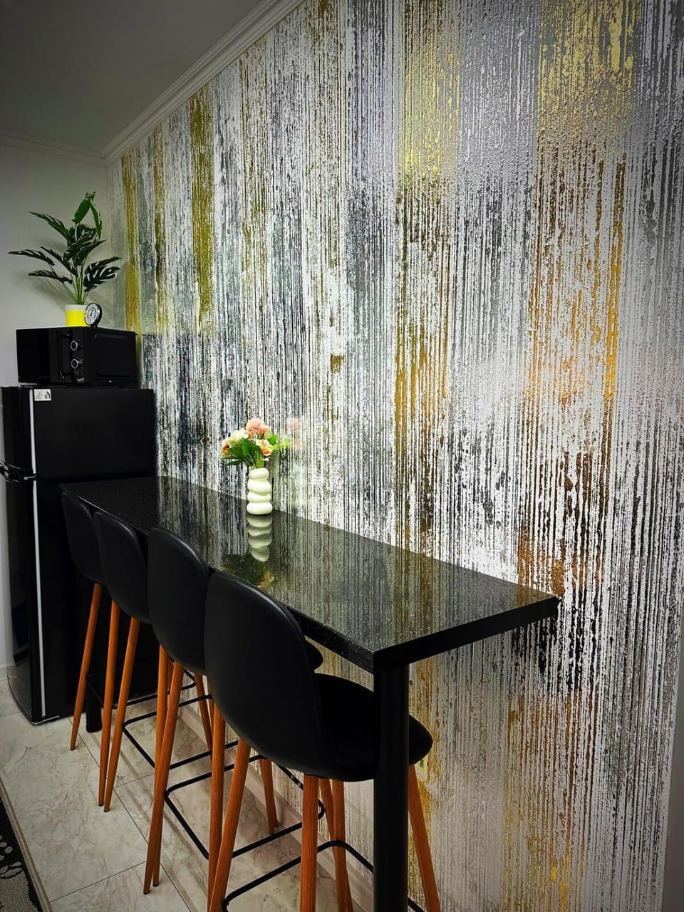 Property building, Seating area, Dining area