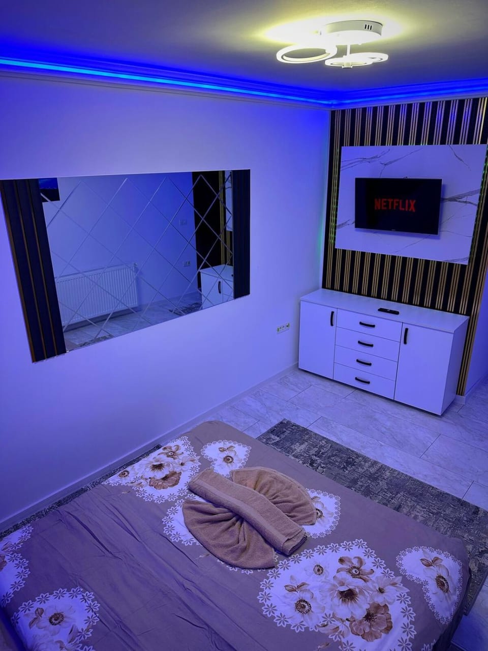 TV and multimedia, Photo of the whole room