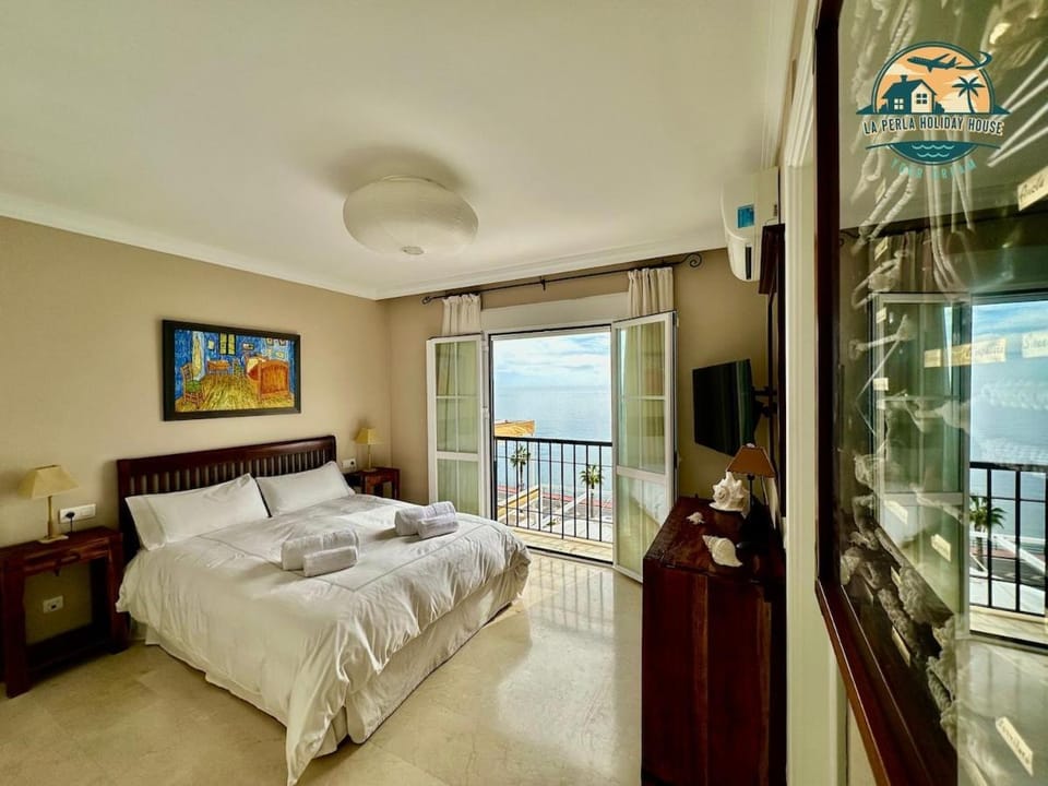 Bed, TV and multimedia, Balcony/Terrace, Photo of the whole room, Bedroom