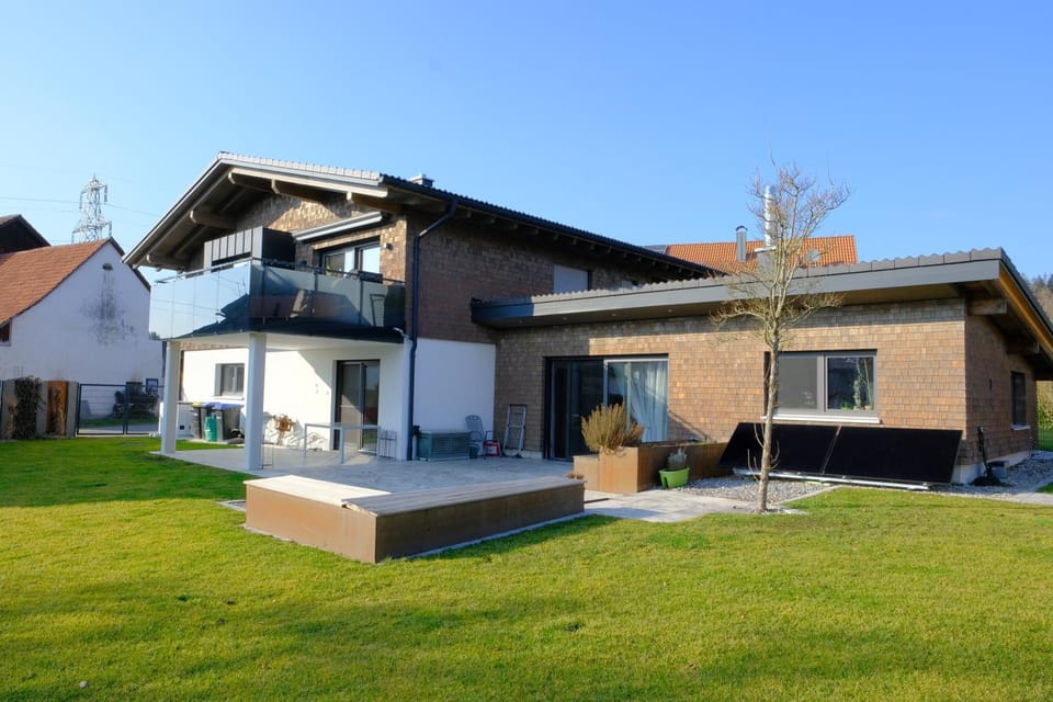 Property building, Spring, Garden, Balcony/Terrace, Garden view