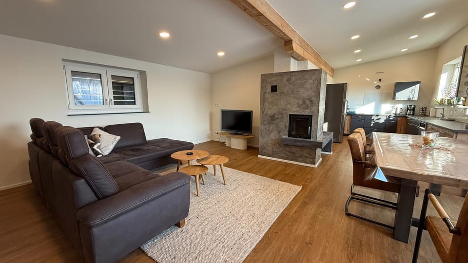 Communal lounge/ TV room, Kitchen or kitchenette, Living room, Seating area, Dining area, Evening entertainment, fireplace