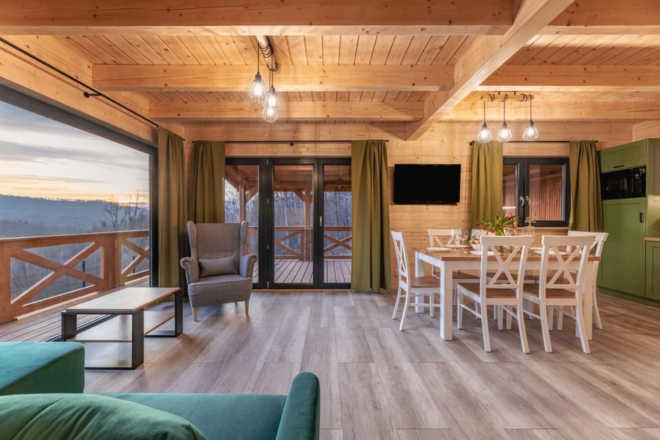 Communal lounge/ TV room, TV and multimedia, View (from property/room), Living room, Seating area, Dining area