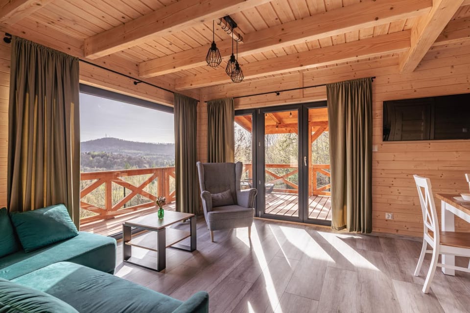 Communal lounge/ TV room, Natural landscape, TV and multimedia, View (from property/room), Living room, Seating area, Mountain view