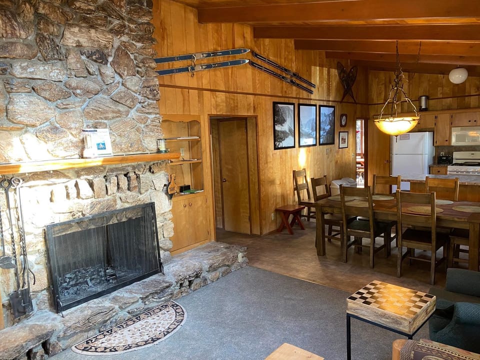 Cutter's Edge House in Sierra Nevada