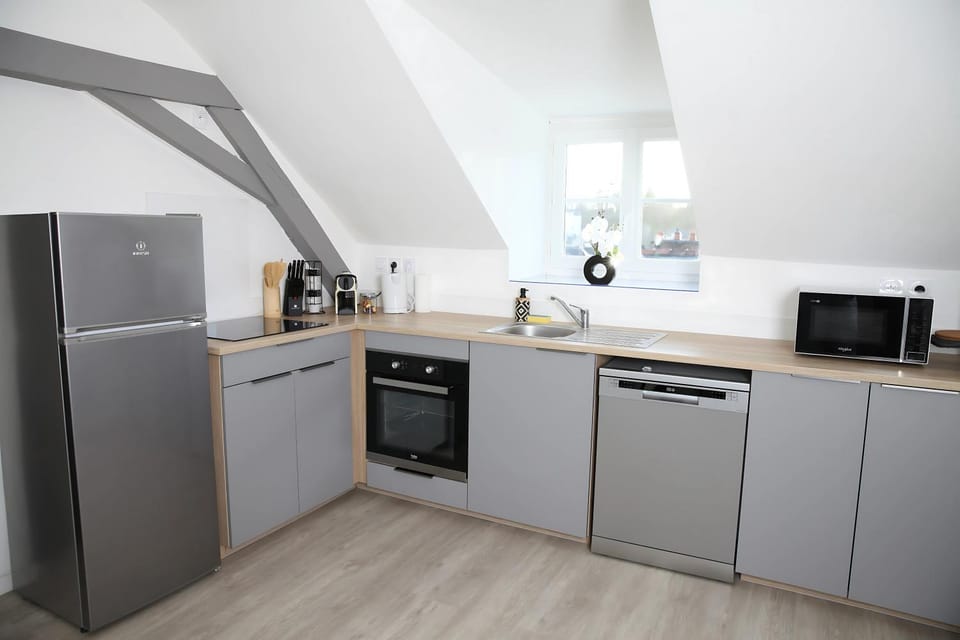 Coffee/tea facilities, dishwasher, microwave, oven, stove