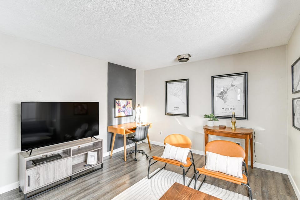 Close to Downtown & Parks: Modern Anchorage Home House in Spenard
