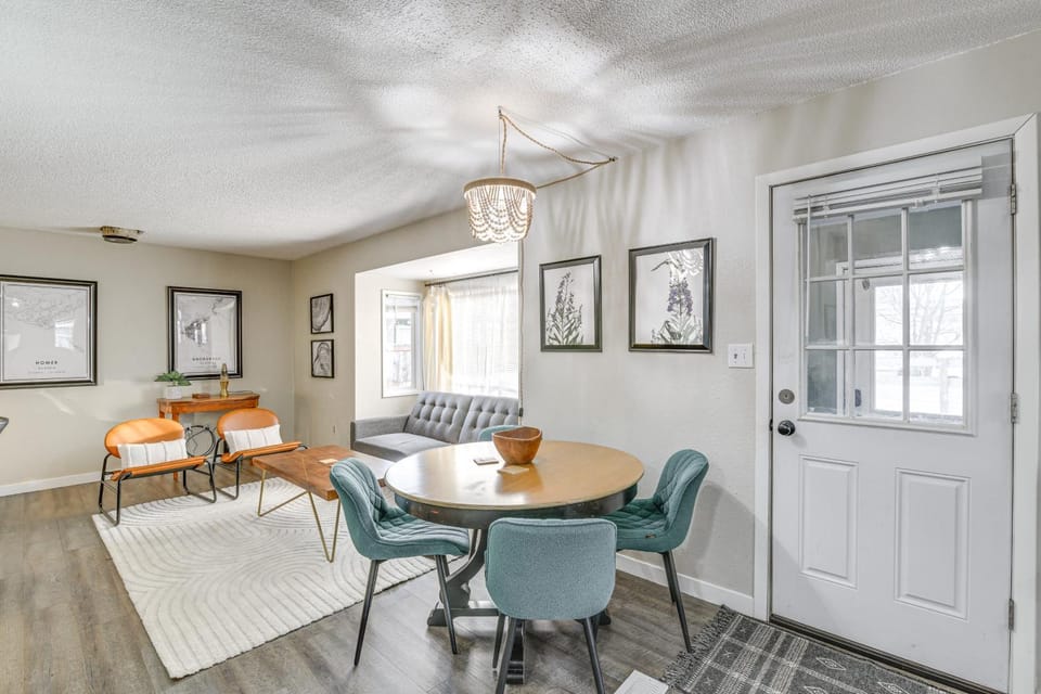 Close to Downtown & Parks: Modern Anchorage Home House in Spenard
