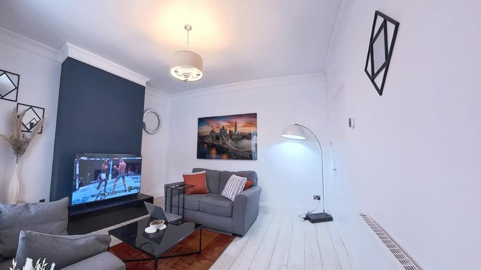 Communal lounge/ TV room, TV and multimedia, Living room, Seating area