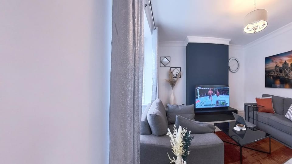 Communal lounge/ TV room, TV and multimedia, Living room, Seating area