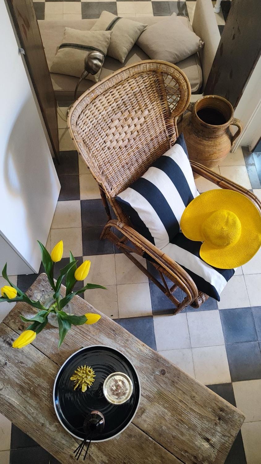 Spring, Seating area