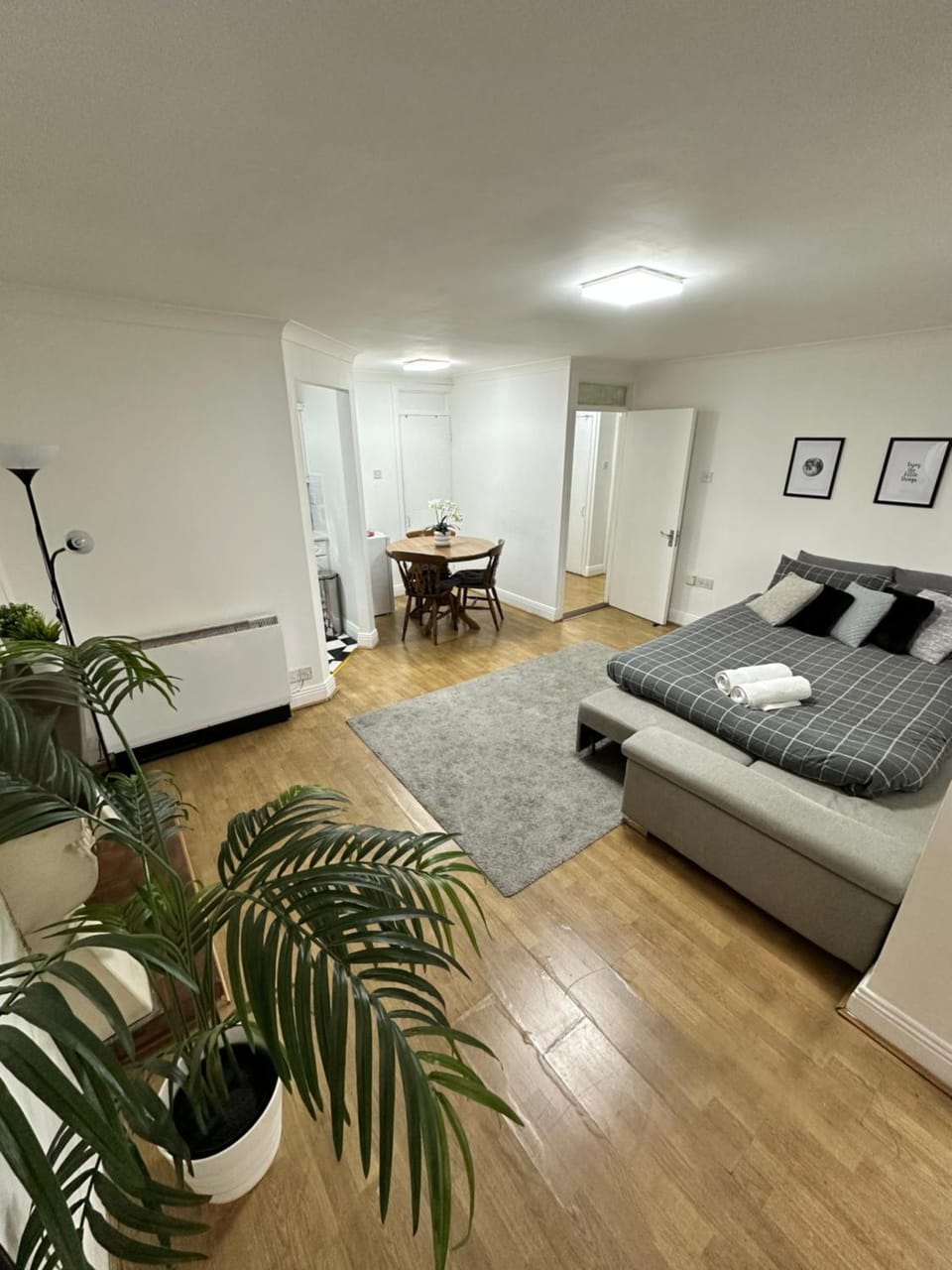 Bed, Living room
