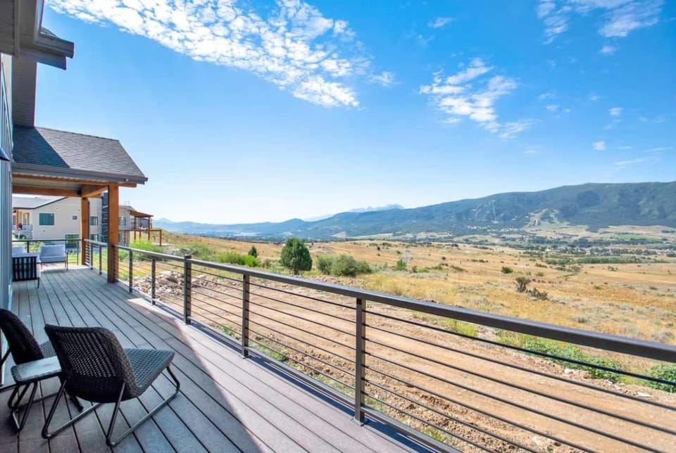 New Family Home in Eden w Hot Tub and Great Views House in Utah