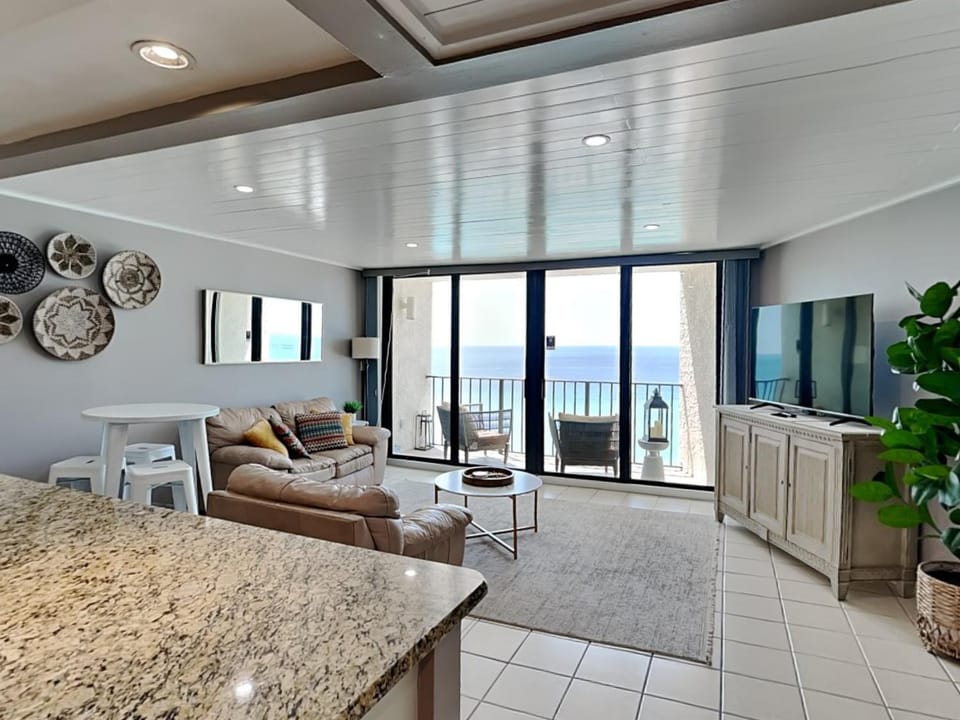 TV and multimedia, Balcony/Terrace, Living room, Seating area, Sea view, furniture