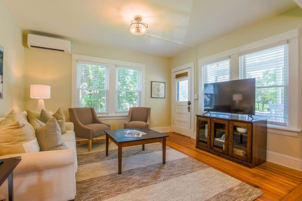 A Luxurious Retreat in Mystic Ct Apartment in Noank