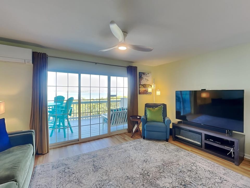 TV and multimedia, Balcony/Terrace, Living room, Seating area, Sea view, furniture, air conditioner