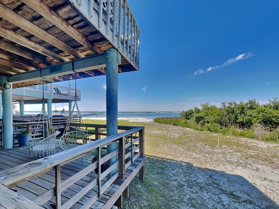 Property building, Natural landscape, Balcony/Terrace, Beach, Sea view