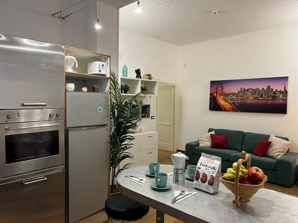 Living room, Dining area, oven, toaster