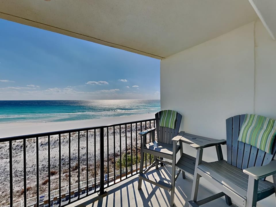 View (from property/room), Balcony/Terrace, Seating area, Beach, Sea view