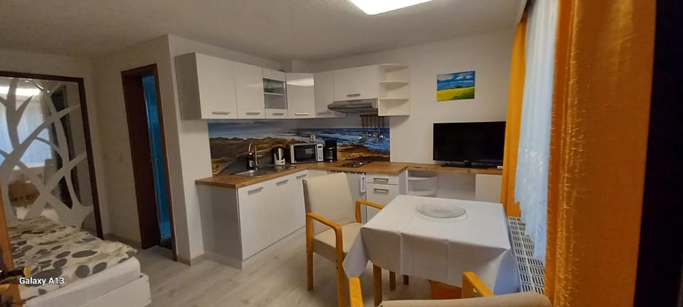 TV and multimedia, Kitchen or kitchenette, Dining area, minibar, stove