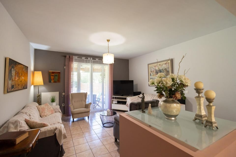 TV and multimedia, Living room, Seating area