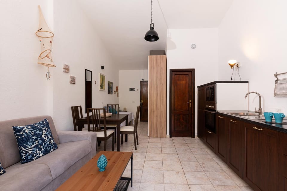 Kitchen or kitchenette, Living room, Dining area, stove