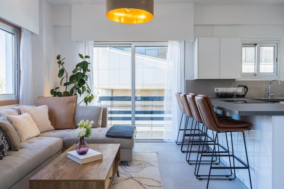 Kitchen or kitchenette, Living room, Seating area, Dining area, minibar
