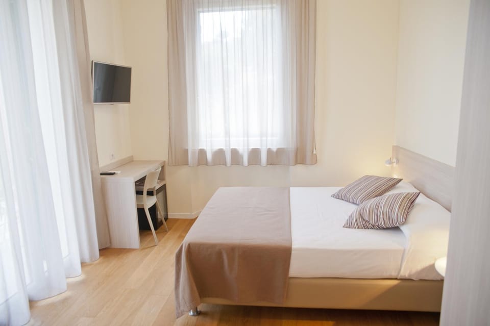 Day, Photo of the whole room