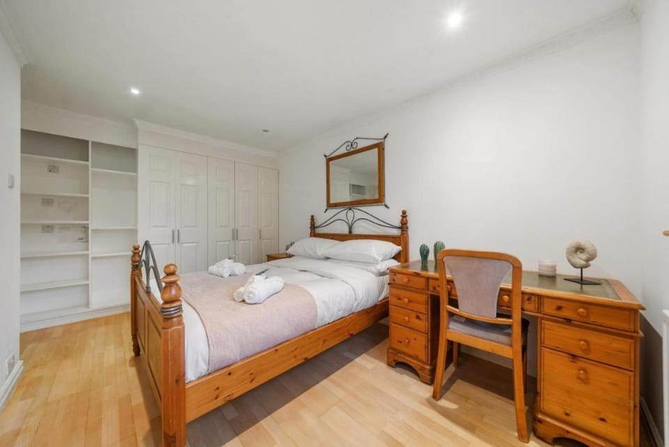 Bed, Bedroom, wardrobe