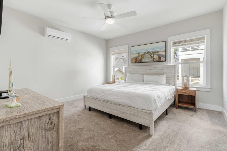 Modern Coastal Escape with Fire Pit & Pool Access House in Inlet Beach