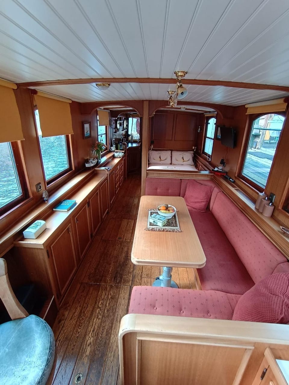 Salonboot de Wending Docked boat in Groningen