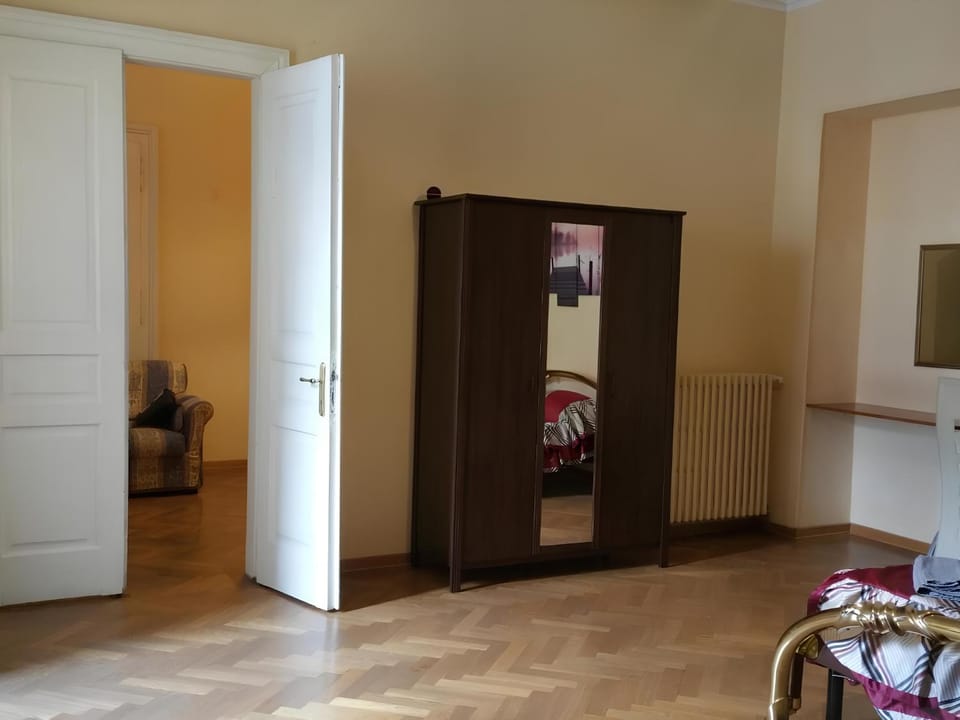 Affittacamere Guerrero JR Tra storia e cultura Bed and Breakfast in Trieste