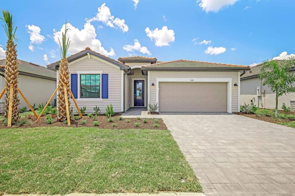 New Home in Paradise House in Gateway