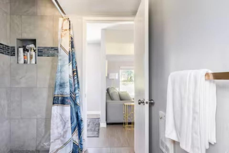 Shower, Bathroom, towels