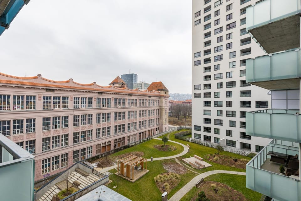 Property building, Day, Garden, Garden view