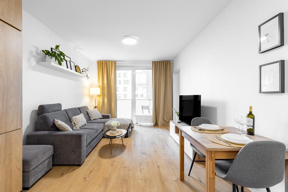 Communal lounge/ TV room, TV and multimedia, Living room, Seating area, Dining area, Evening entertainment